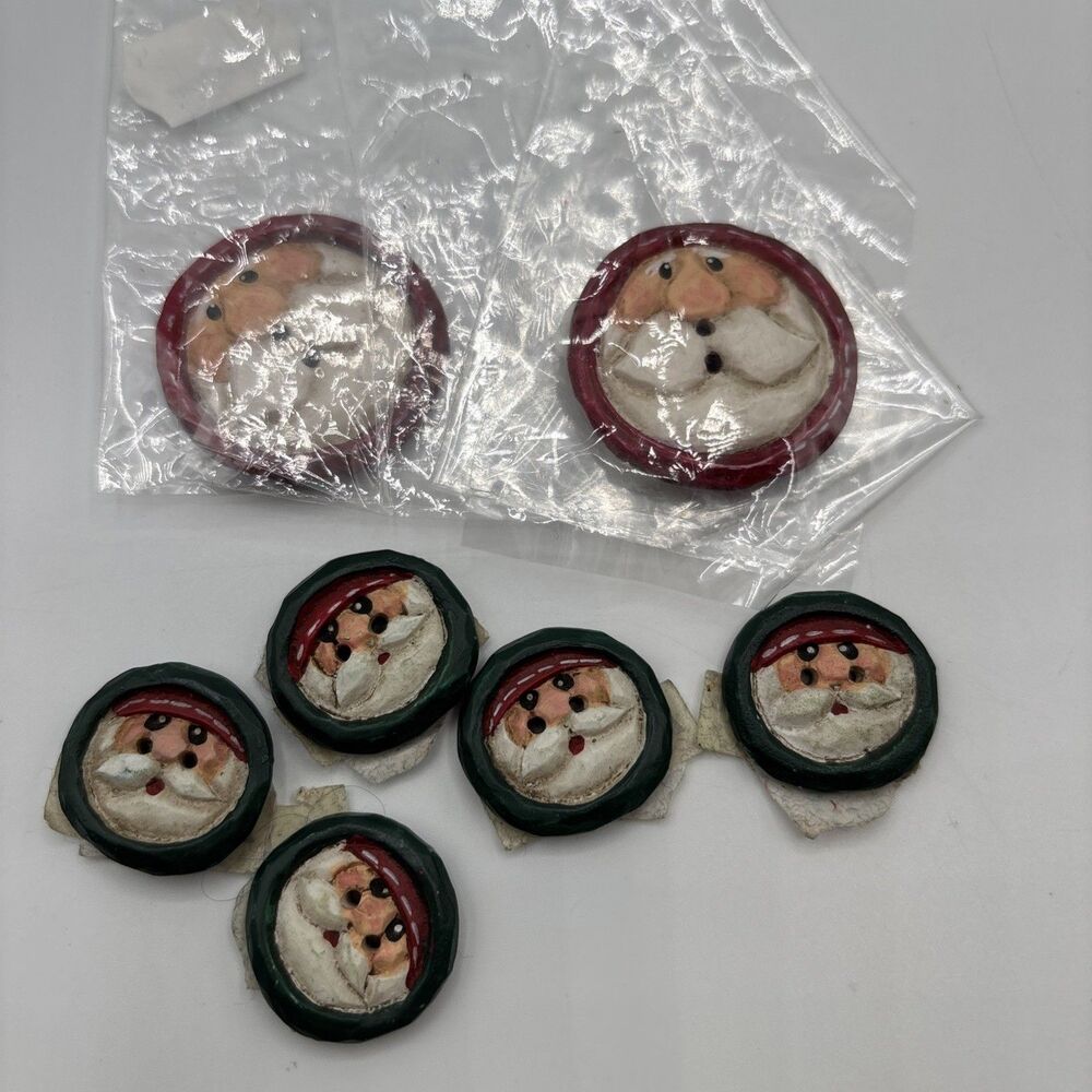 Vtg Lot of 7 Midwest Christmas Santa Claus Buttons Sewing Craft shirts  NEW